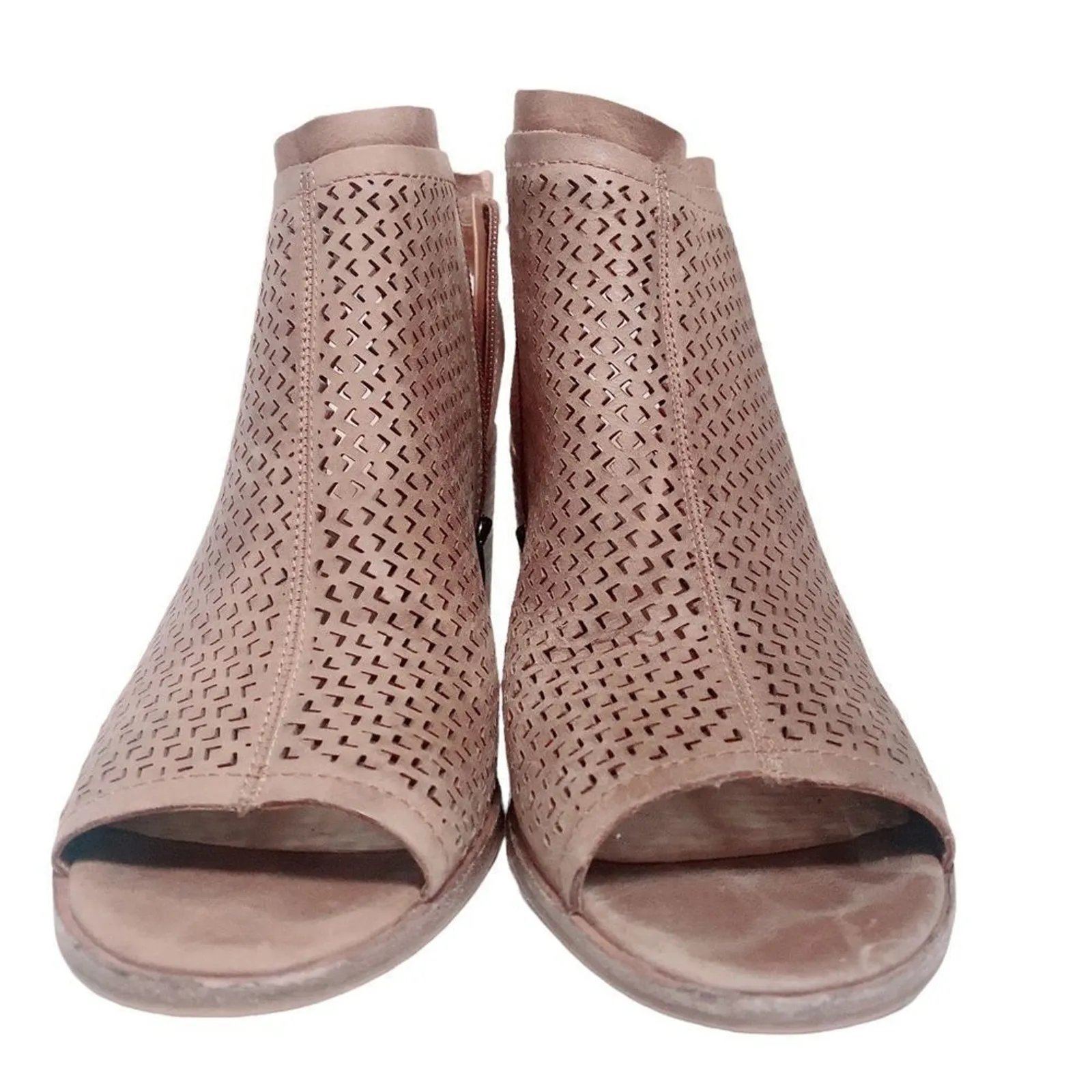 VINCE CAMUTO Liddie Open Toe Leather Block Heel Sandal 9.5 Lazer Cut Zippy Strap - Image 3