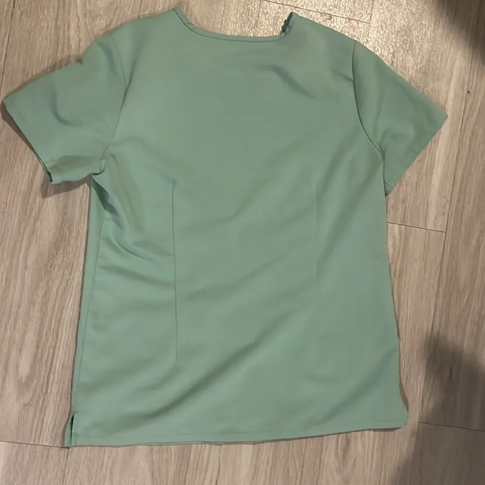 jade Casma 3 pocket jade scrub top - Image 5