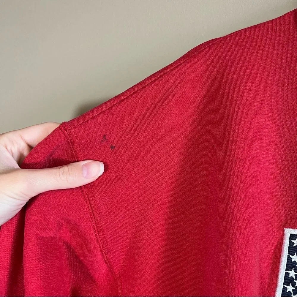 ✨ Vintage Red American Flag Embroidered Crewneck Sweatshirt Medium - Image 4