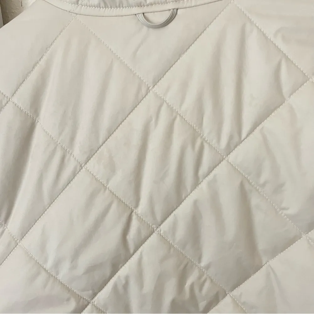 The North Face Monarch Quilted Puffer Jacket in Cream Women’s Medium - Image 9