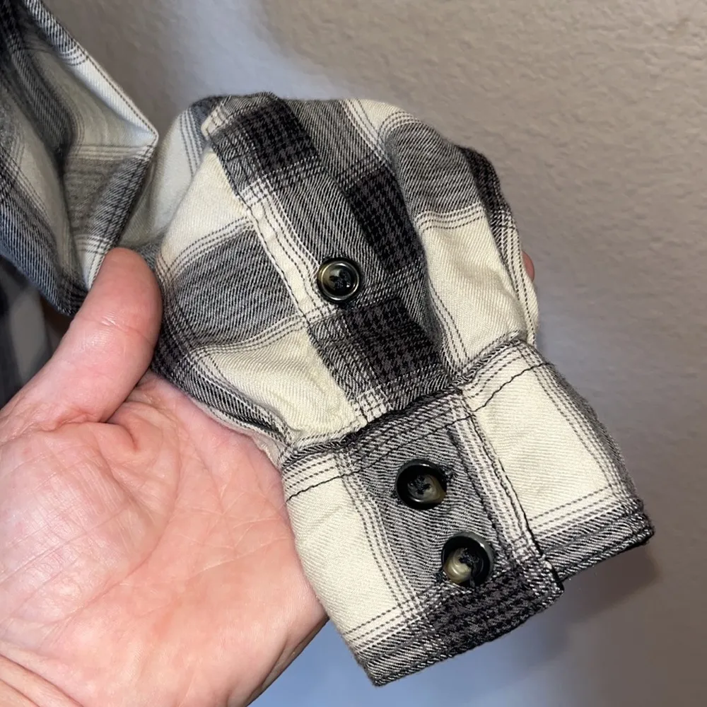 Forever 21 Black Gray Cream Lightweight soft Plaid Flannel Shirt Small - Image 12