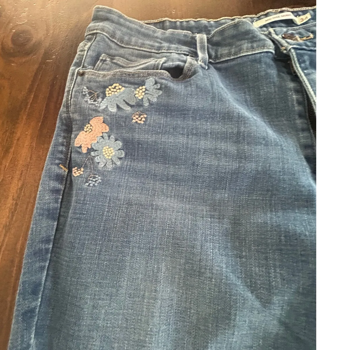 Levi's Denim Embroidered Floral Design Blue Cotton Casual Jeans Women's Size 34‎ - Image 2