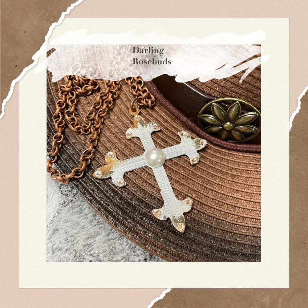 Metal cross on copper link chain. Glazed cream with Pearl in center of cross - Image 3