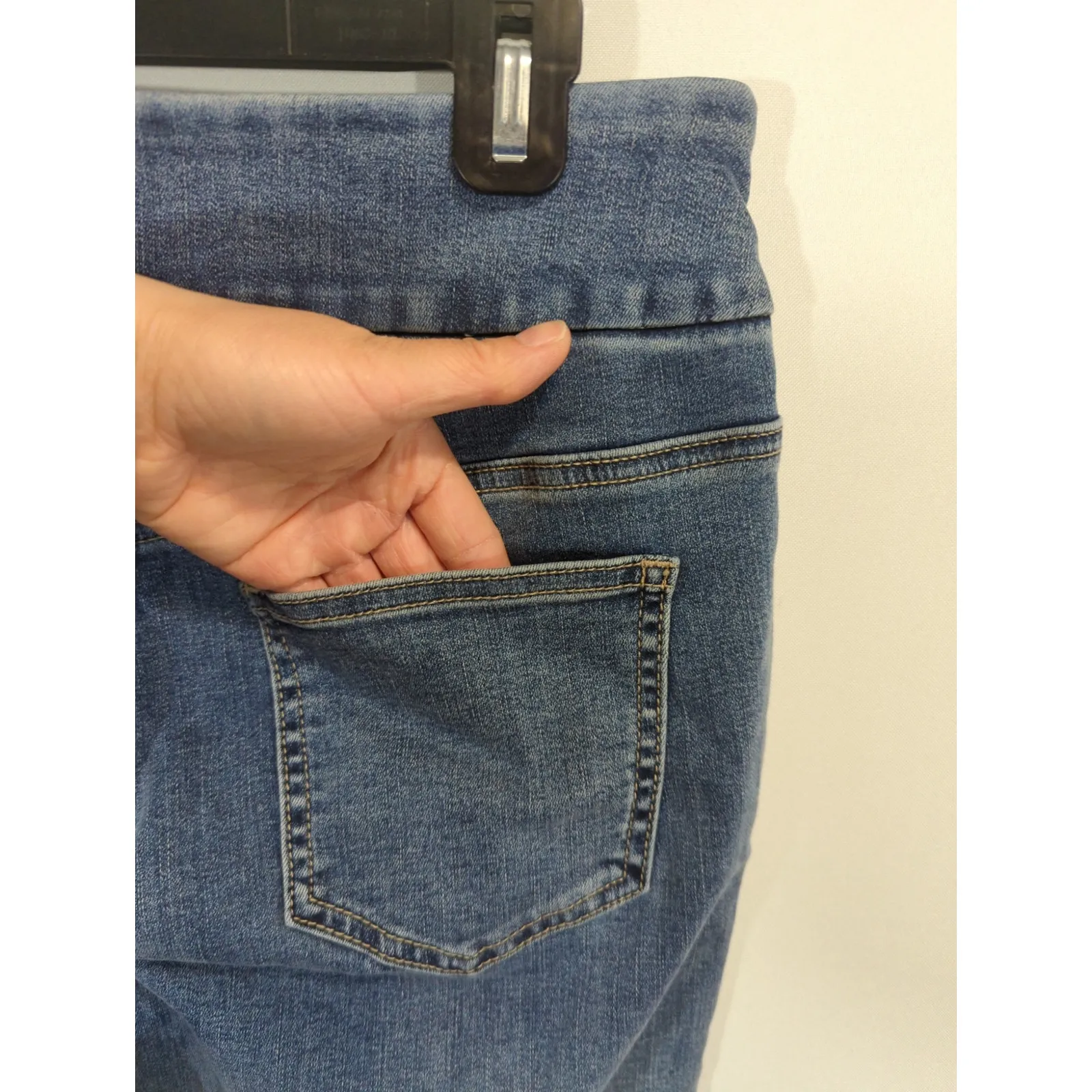 Chico's Perfect Stretch Capri Wash Blue Capri Denim Womens Small Casual Outdoor - Image 6