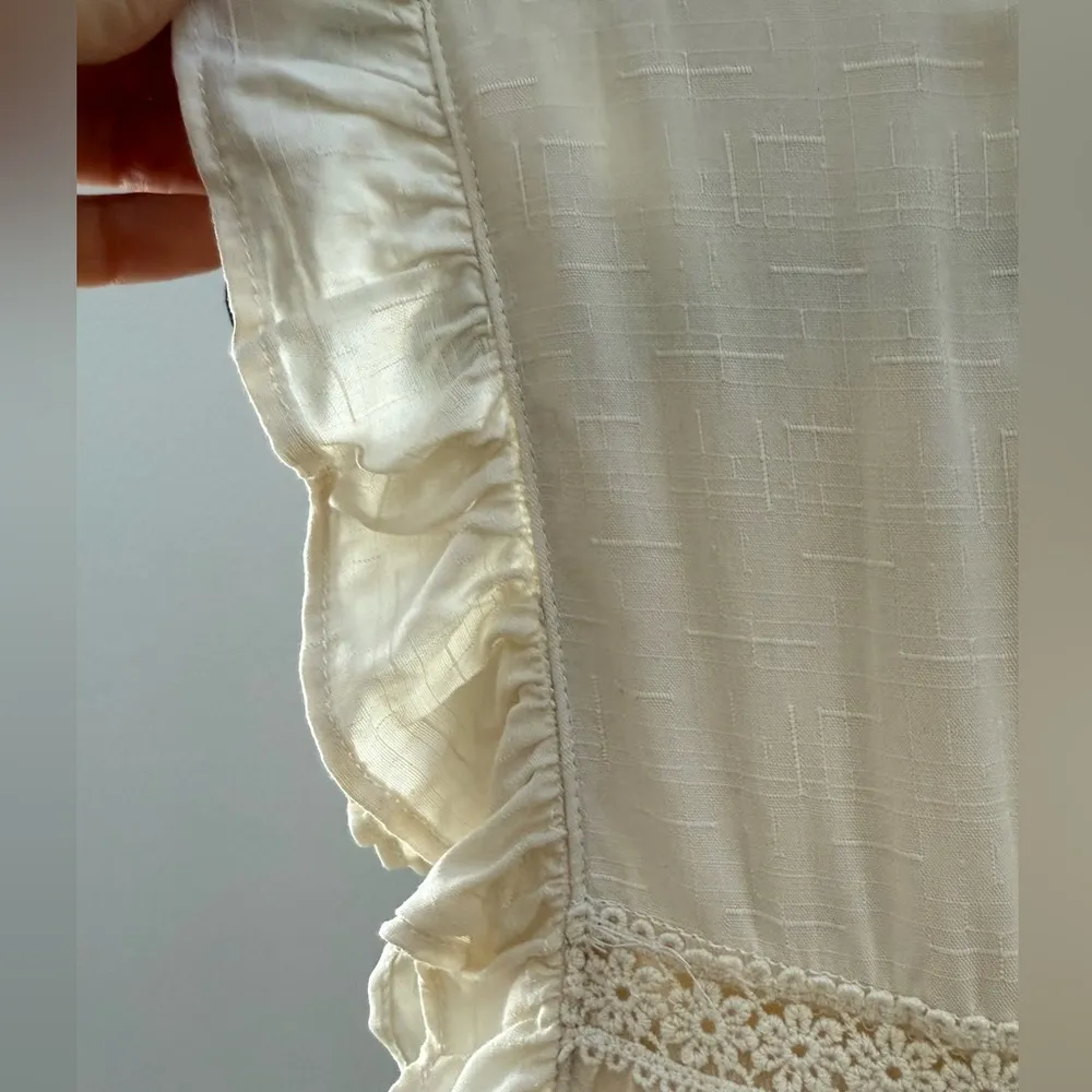 Altar'd State Women's Cream Shift Babydoll
Tiered Dress Ruffle Sleeve Si… - Image 4