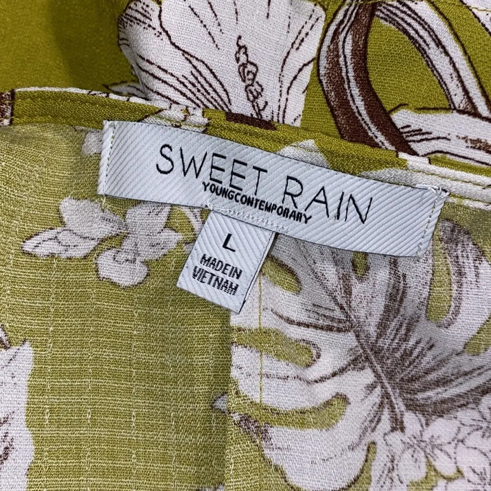 Sweet Rain large oversized floral v neck green blouse with bow tie bottom - Image 9