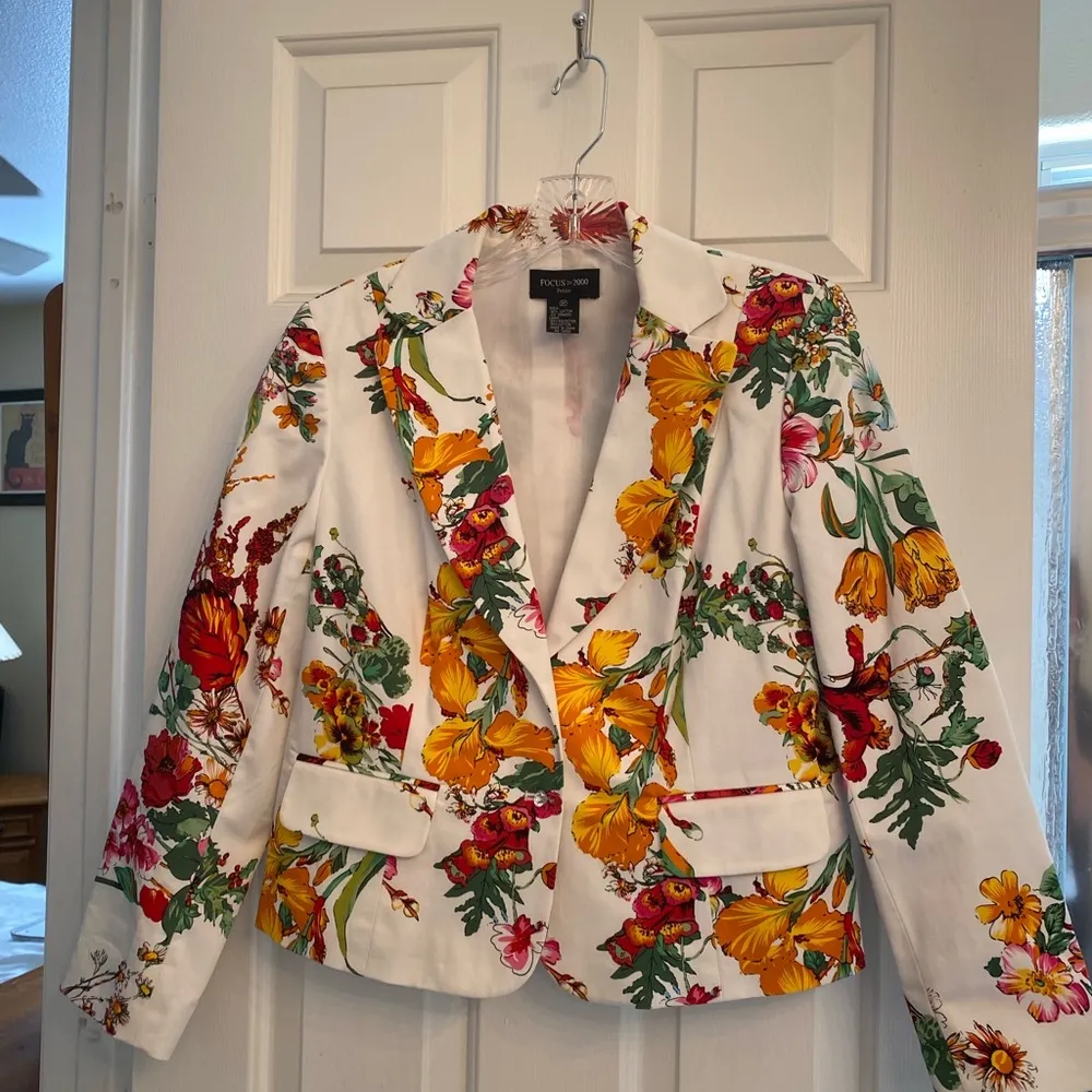 Focus 2000 Floral Cotton & Spandex Blazer Red & Gold sz 8p - Image 8