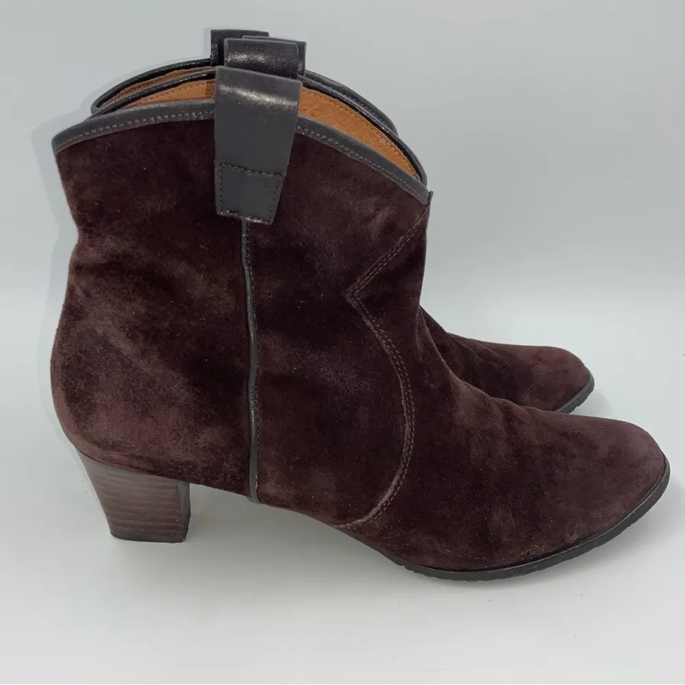 Array Chocolate Brown Suede Short Boots with leather lining Size 8.5 N - Image 4