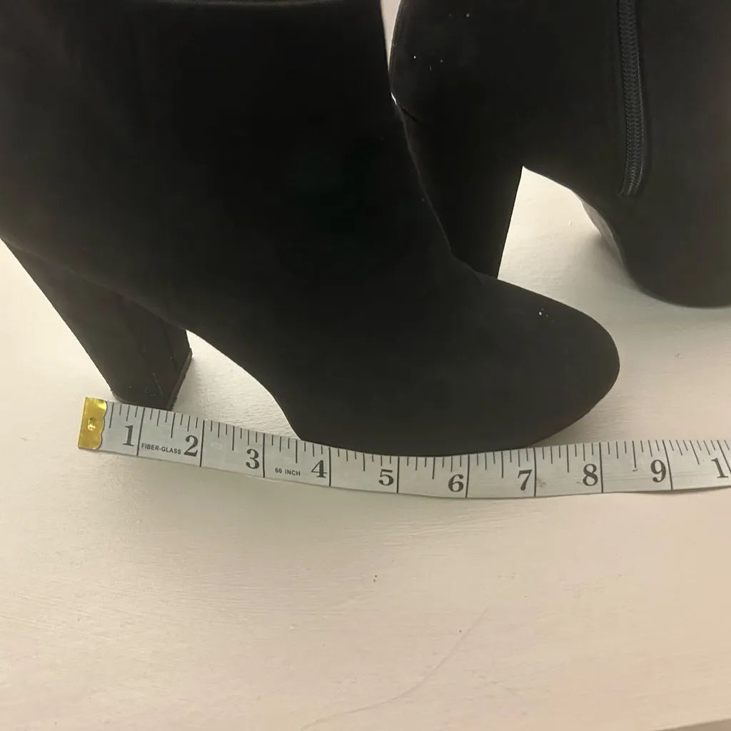 Booties Chic Black Ankle see pictures for size. Cannot read but I think 6 1/2 - Image 7