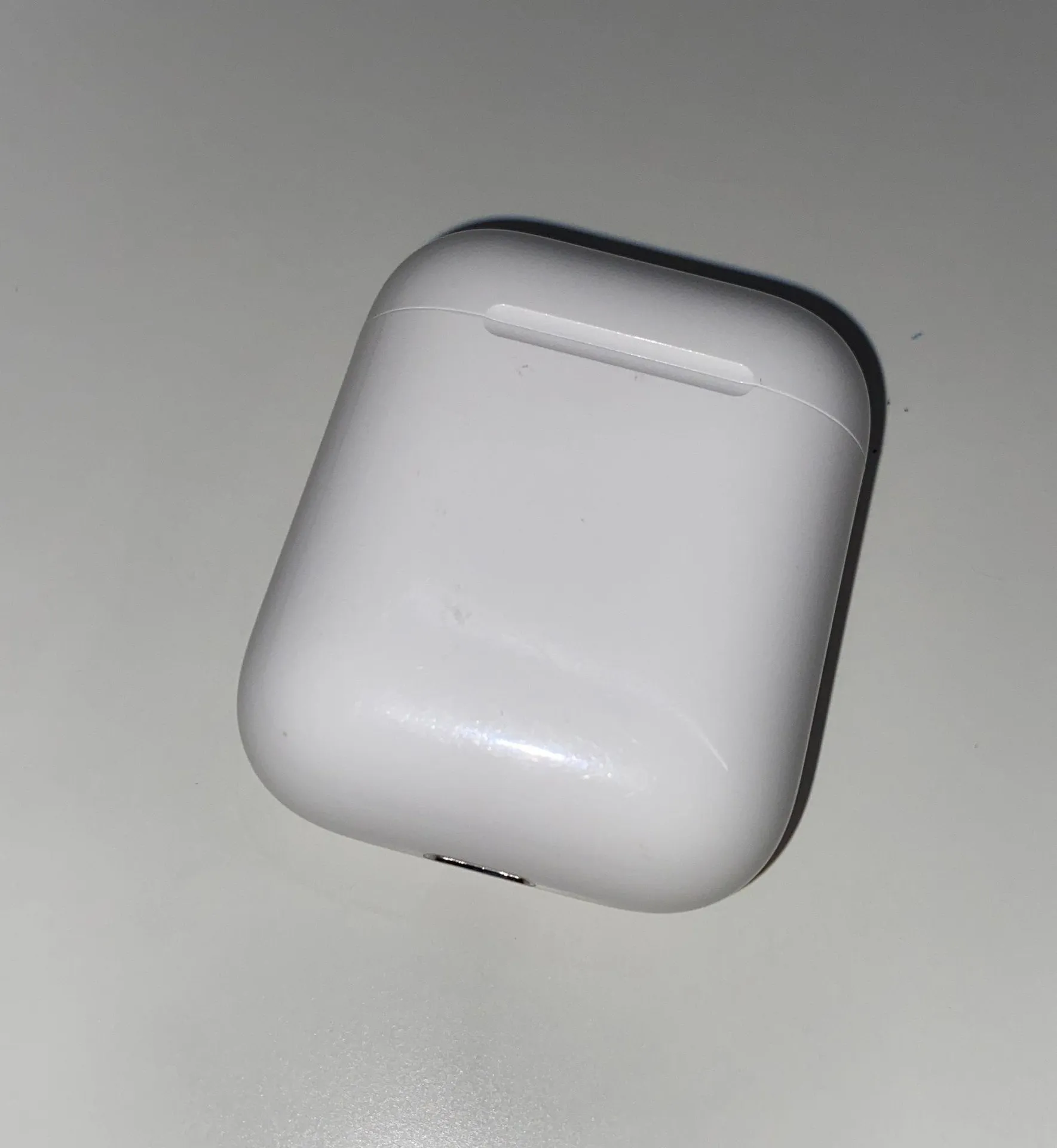 Apple AirPods Charging Case - Image 2