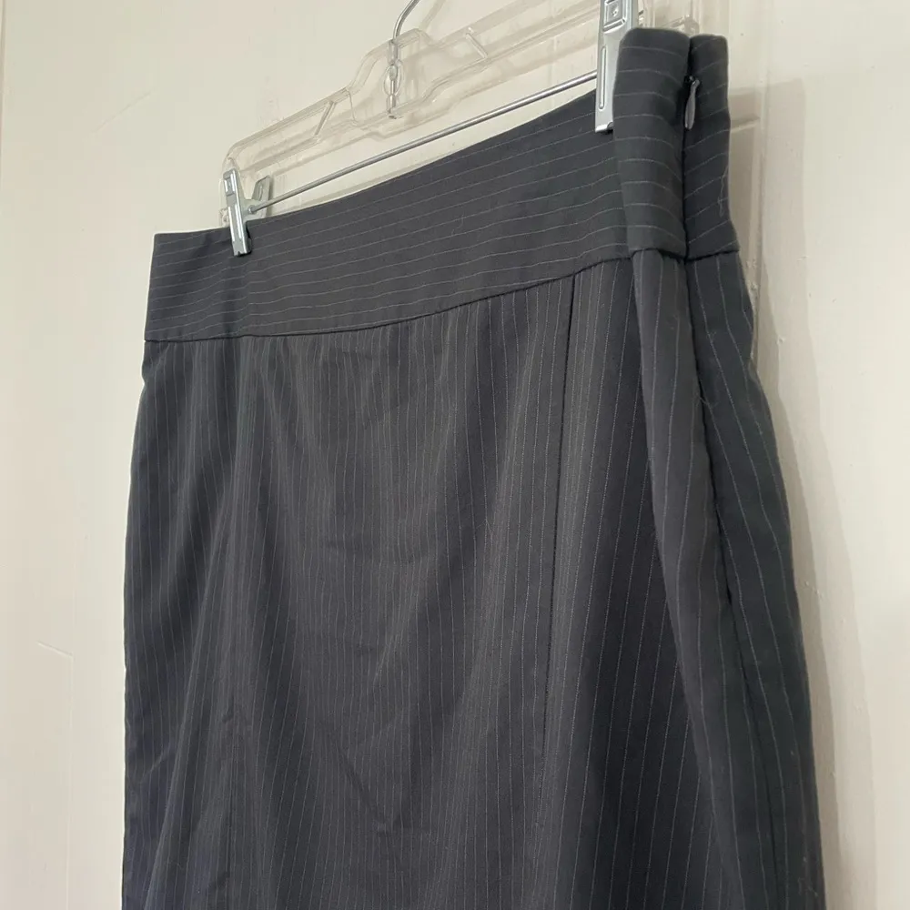 The Limited Black Pinstripe Straight Pencil Skirt ~ Pleated Detail ~ Size 14 - Image 8