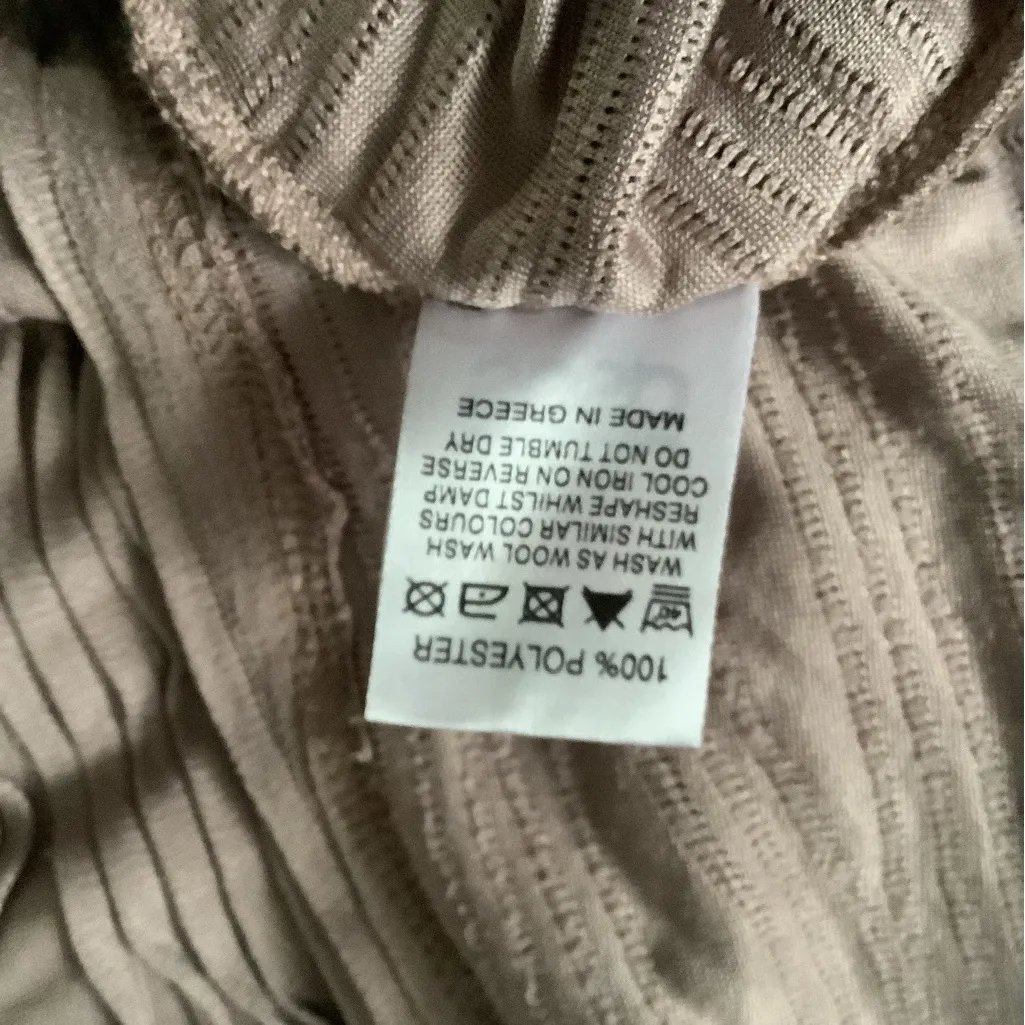 SUPER Flattering long sleeve dress 🌷🌷🌷 - Image 8