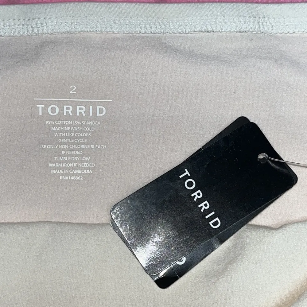 Torrid NWT Size 2 Cream & Pink Ombré Dip Dye Knit Foxy Halter Top Shirt - Image 5