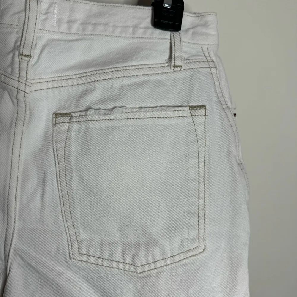 Abercrombie & Fitch white rigid denim distressed natural rise shorts size 27 - Image 4