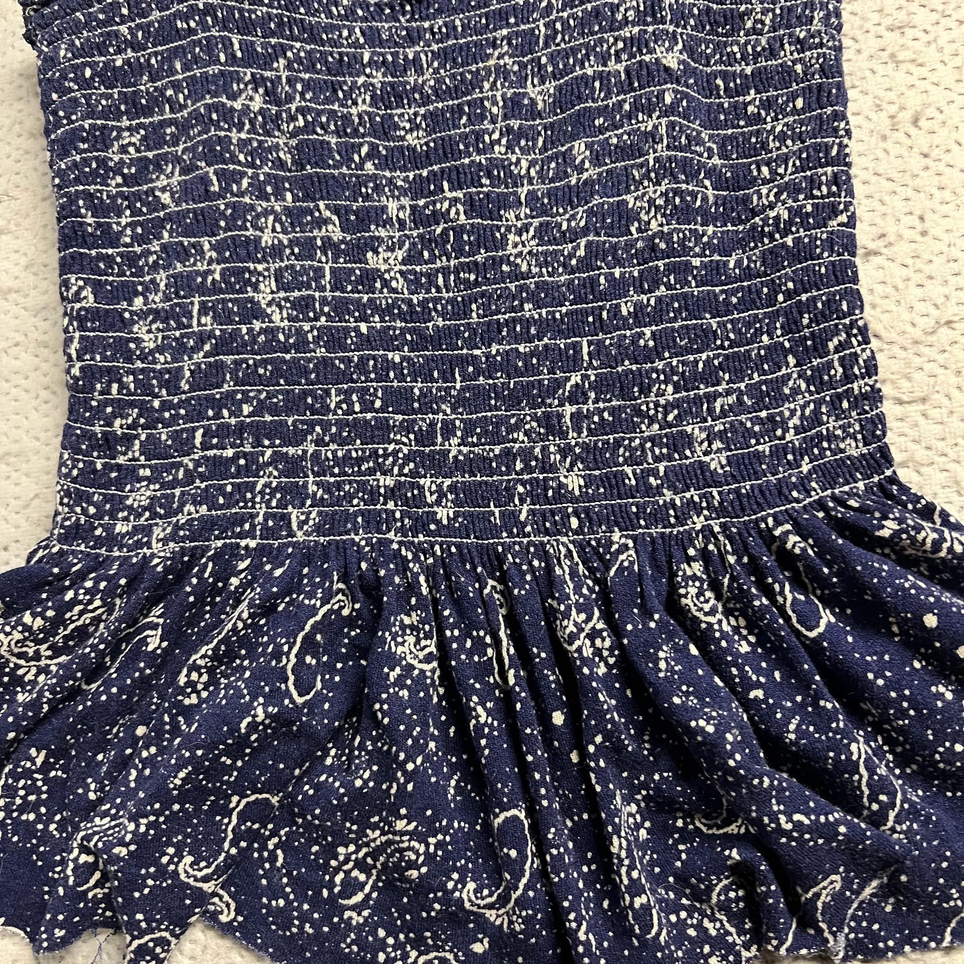 Urban Outfitters Navy Blue Abstract Print Ruched Bodice Ruffle Hem Tank Top M - Image 2