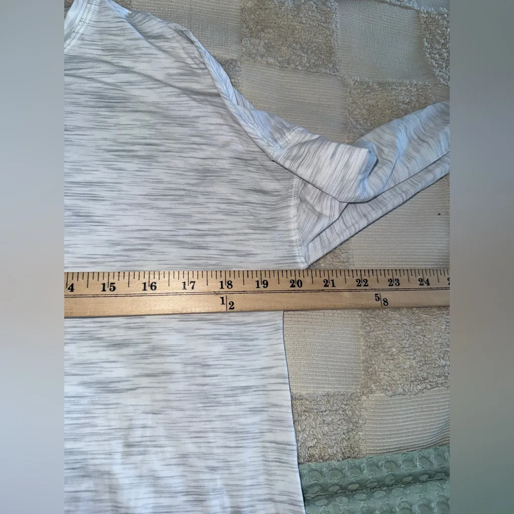 Lululemon Women’s Split Hem Long Sleeve Tee - Light Grey Size M/L - Image 2