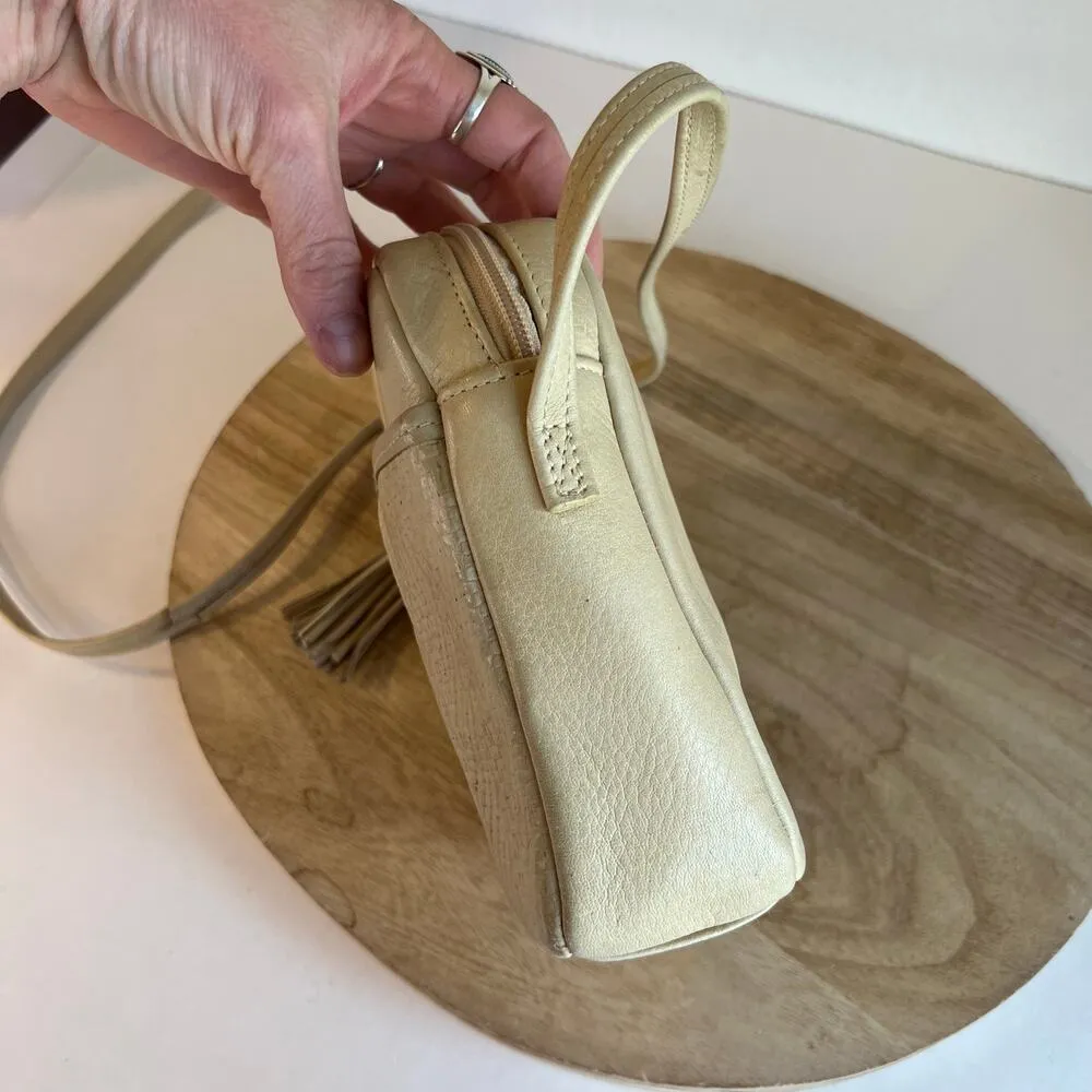 Diamicci Vintage 90s Cream Leather Woven Tassel Pull Crossbody Small. Square Bag - Image 11