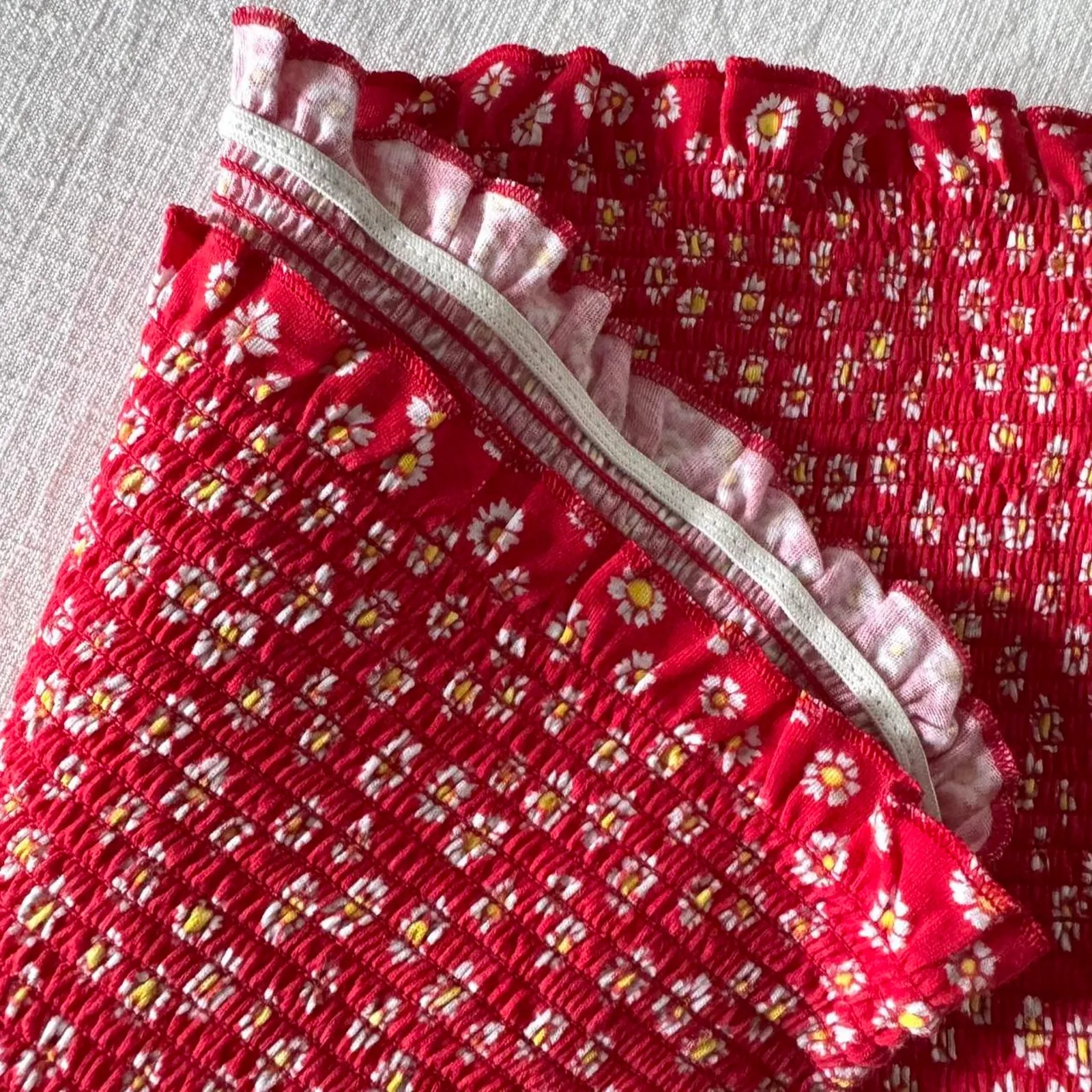 Smocked red daisy tube - Image 3