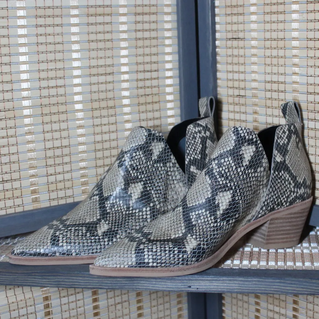 Dolce Vita Black and Cream Faux Snake Skin Booties NWOB Size 9 - Image 5