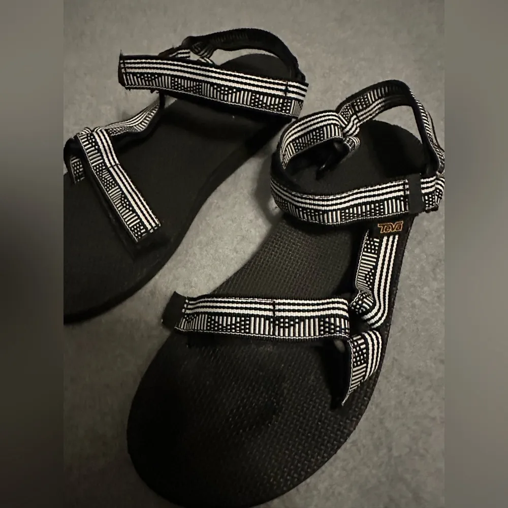 Teva Original women’s Black and White Sandals size 9 - Image 2