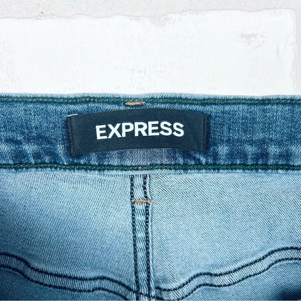Express Medium Wash‎ Super High Waisted Supersoft Raw Step Hem Stretch Jeans 6R - Image 9