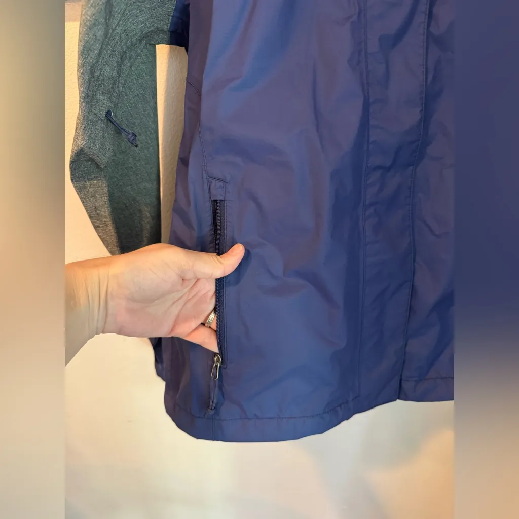 The North Face Two Tone Blue and Grey Hooded Rain Jacket - Image 7