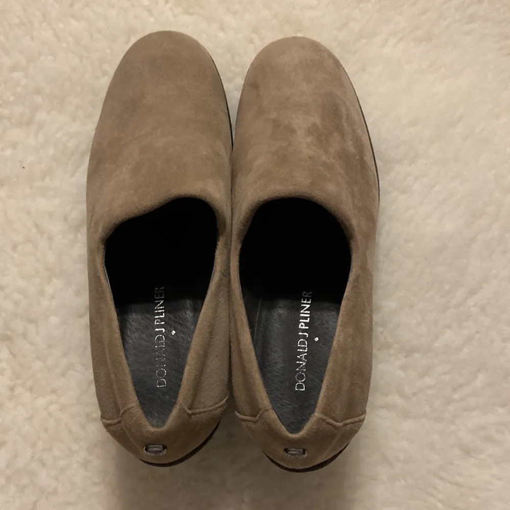 Donald J Pliner Women Shoes size 8N wedges 3” excellent condition - Image 6