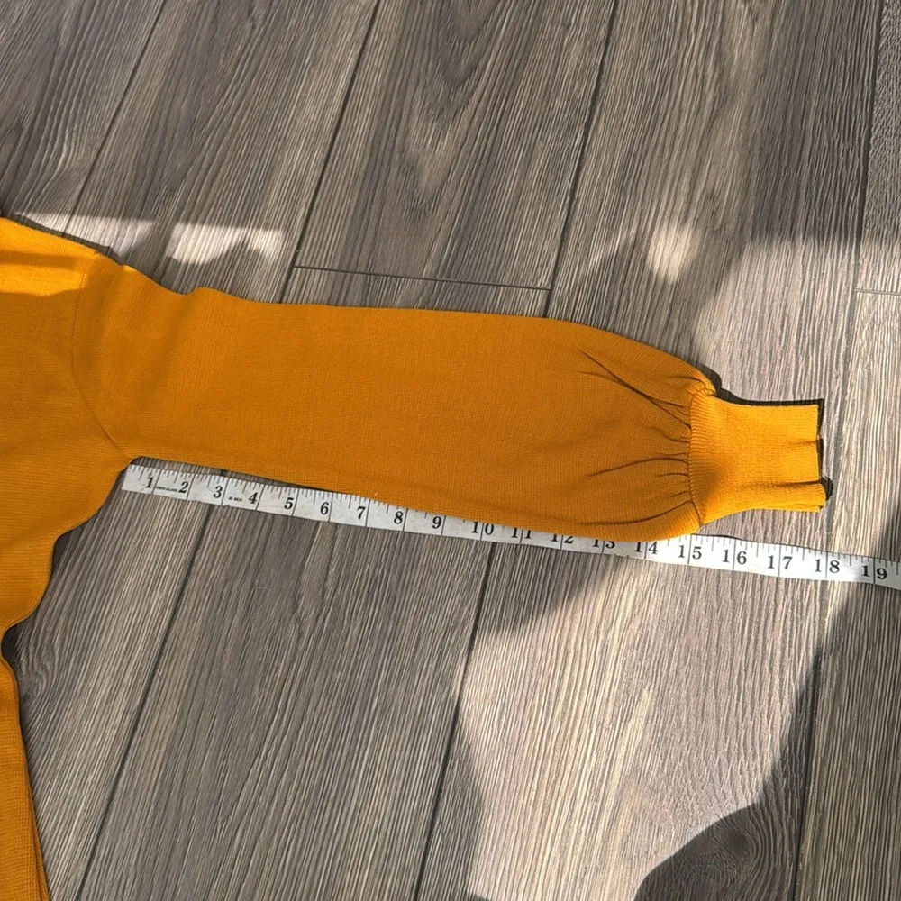 Vintage saks fifth avenue knit sweater marigold
Feels like a wool blend - Image 7