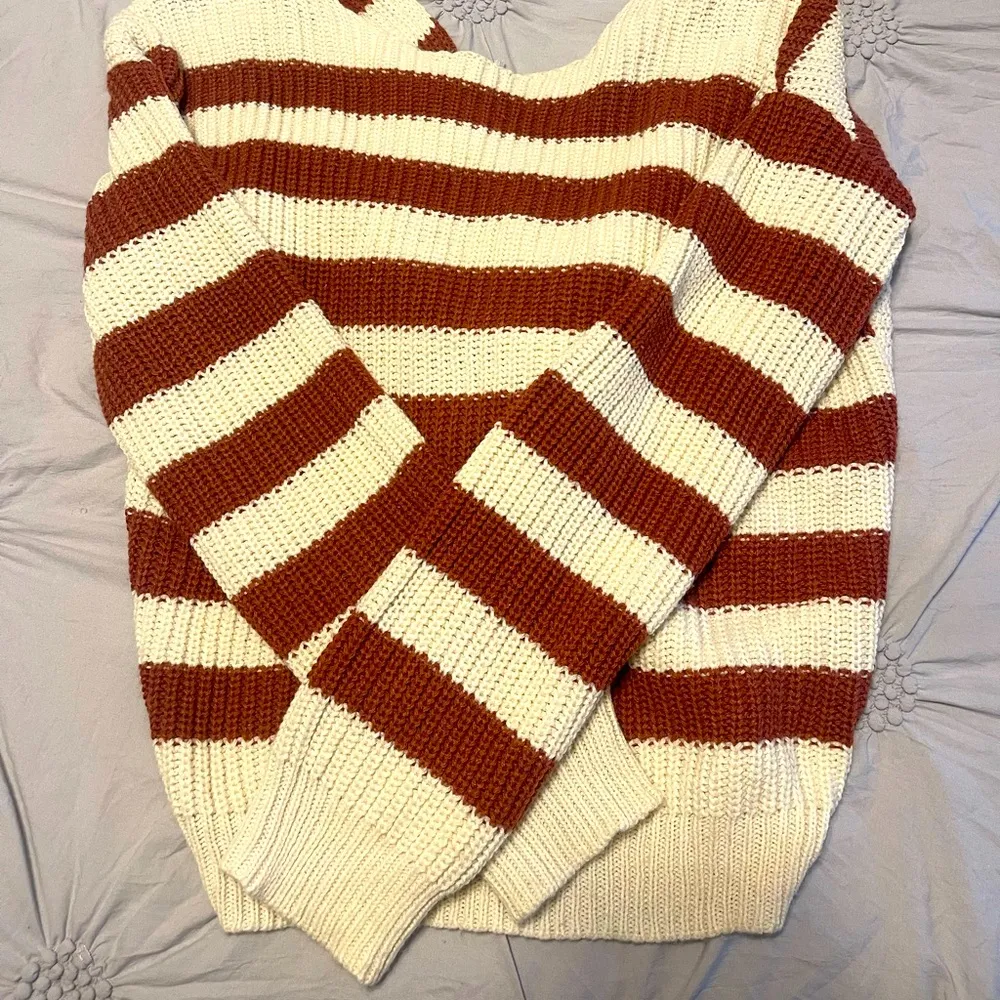 BOUTIQUE | Off the shoulder striped sweater Size M - Image 3
