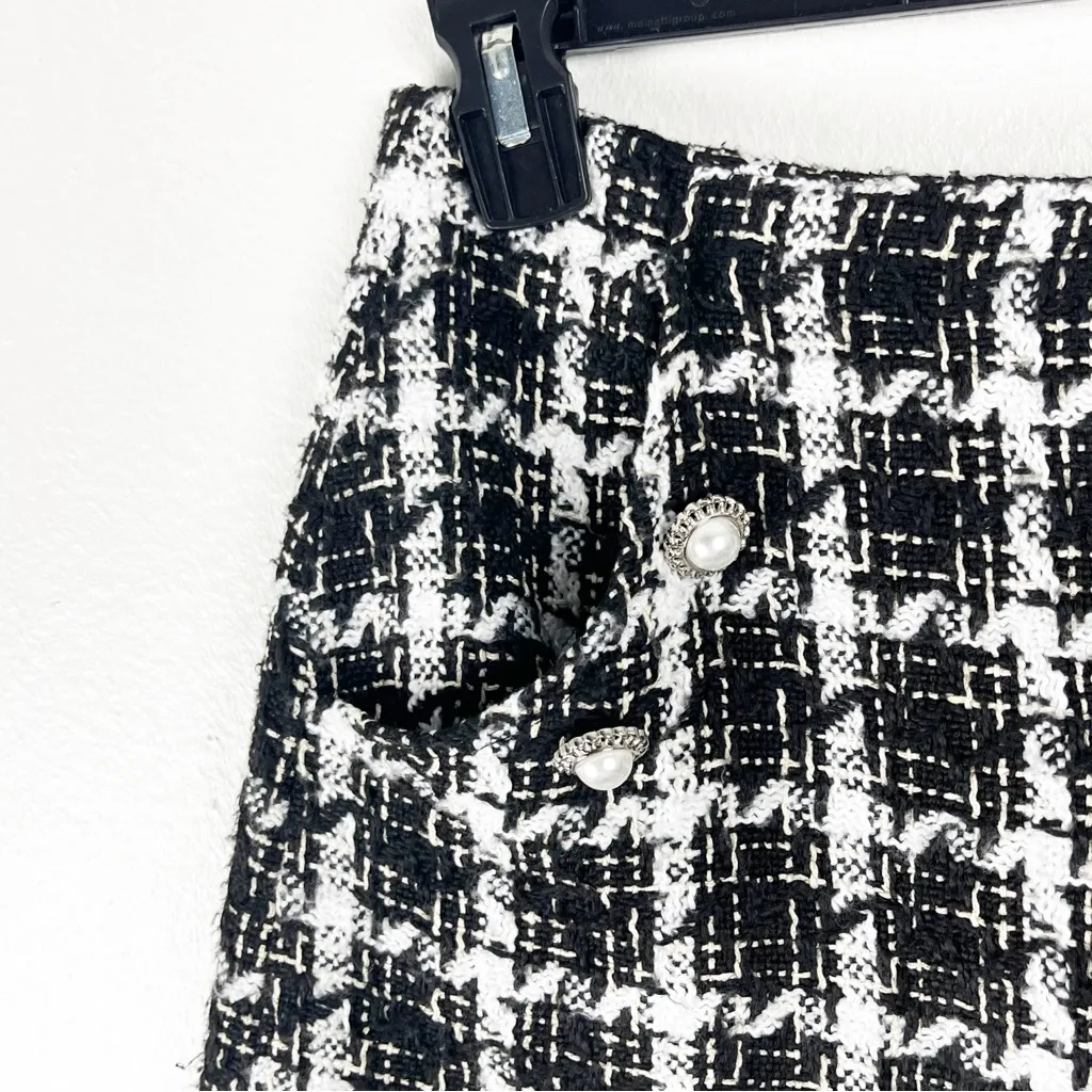 FLYING TOMATO Black White Tweed Checkered Pearl Accent Buttons Pockets Shorts - Image 7