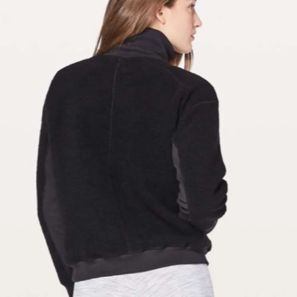 Lululemon Stand Out Sherpa 1/2 Zip
Black - Image 3