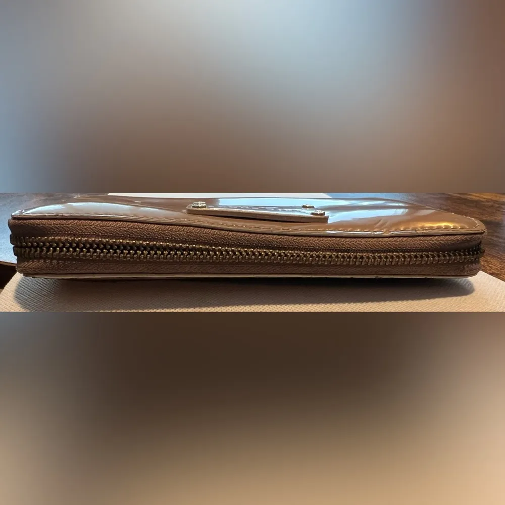 Kate Spade New York| ladies Continental patent leather zip around wallet. - Image 12