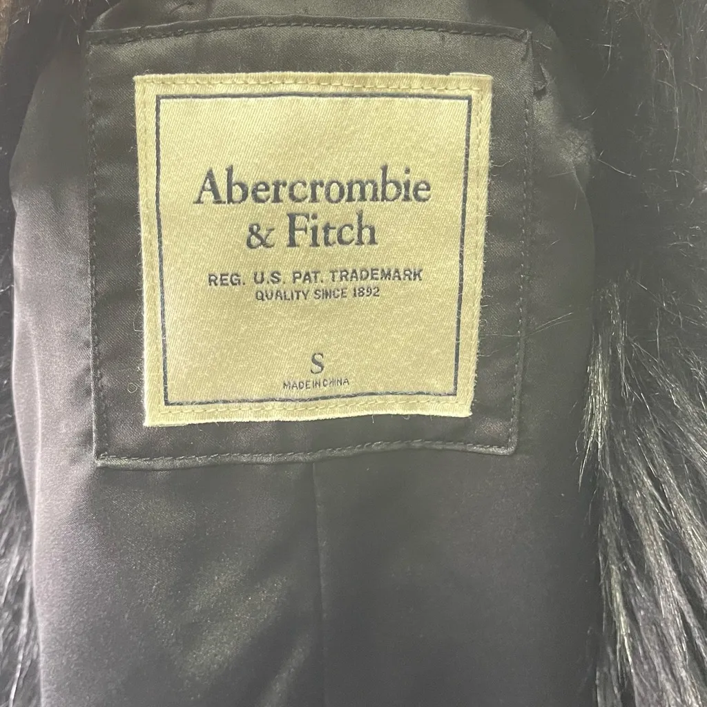Abercrombie & Fitch Women's Black Faux Fur Vest‎ Pockets Satin Lined Size Small - Image 4