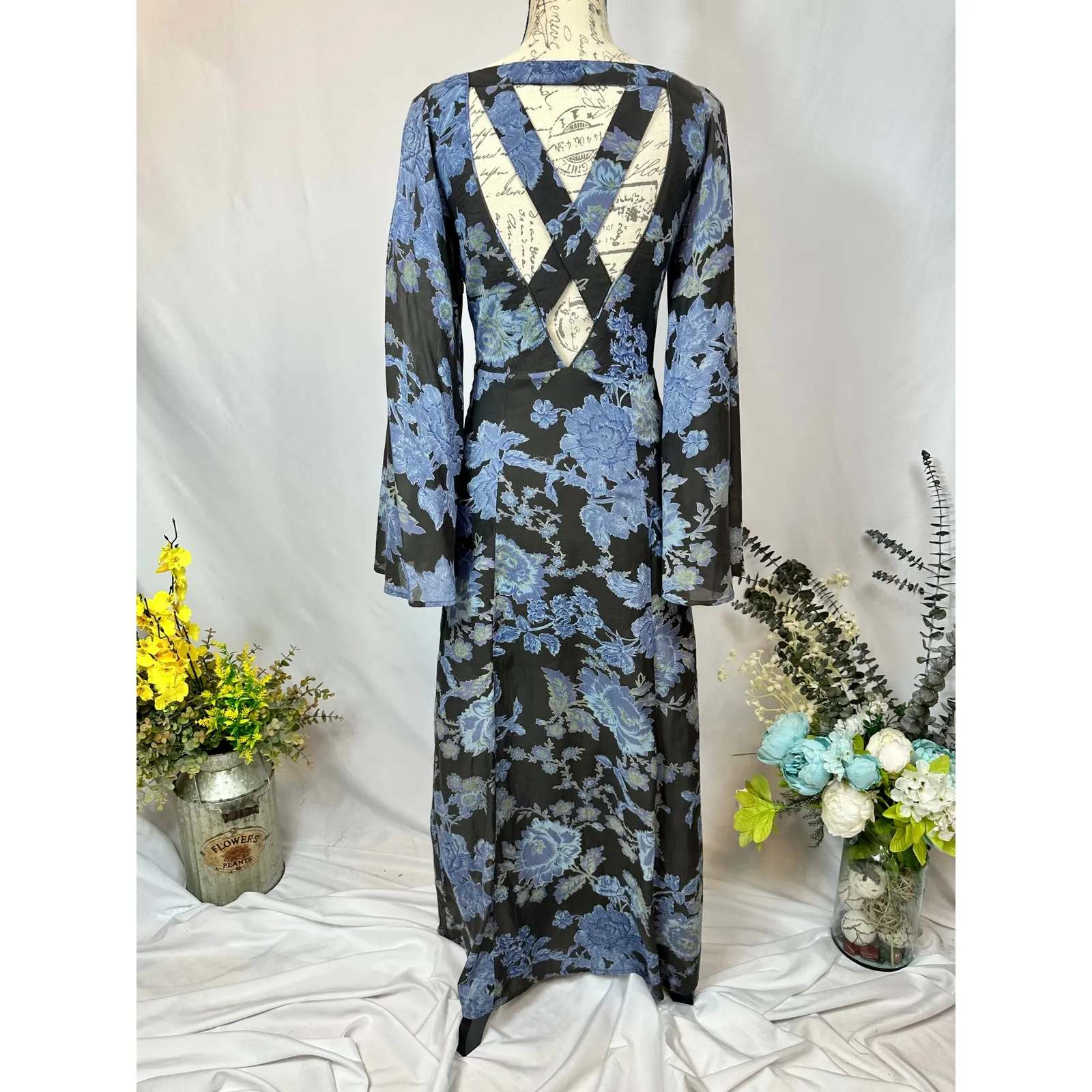Free People Melrose Bell Sleeve Floral Maxi Dress Night Combo 2 - Image 14