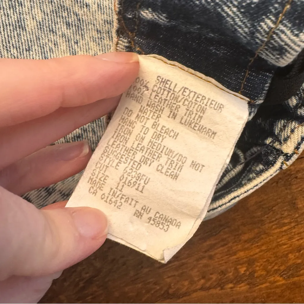 BB DAKOTA. Vintage Acid Wash Denim Pencil Skirt‎ - Image 6