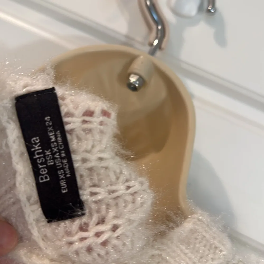 Bershka  cropped fuzzy sweater XS - Image 4