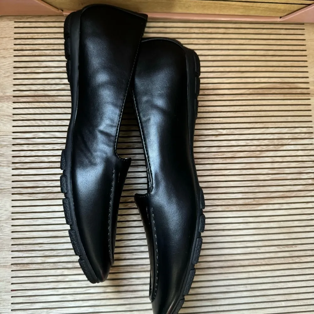 Loafers Cliffs by White Mountain Black Size 6 - Image 3