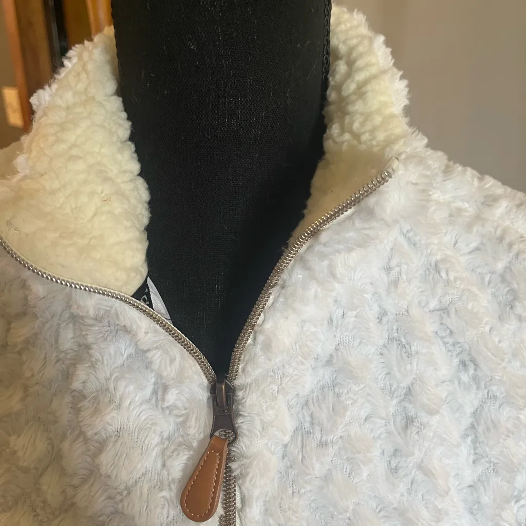 simply‎ southern fuzzy pullover. Size S - Image 2