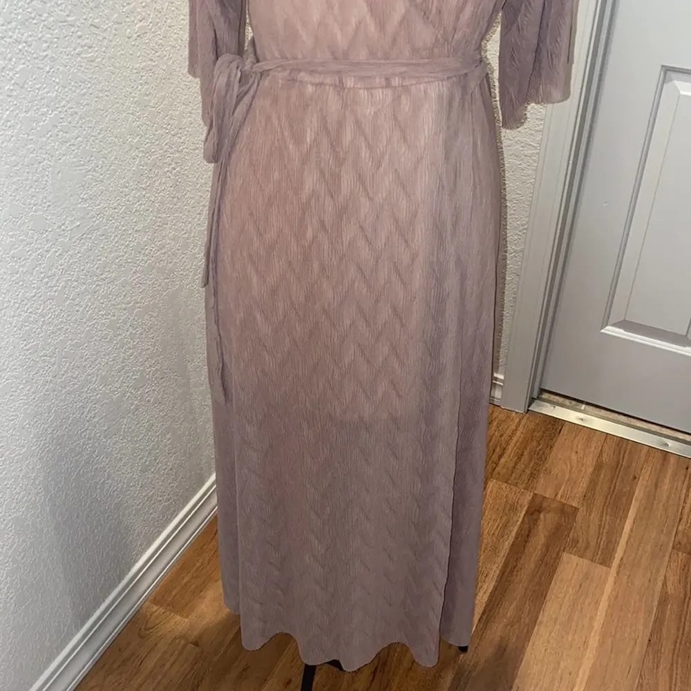 Liquorish Maxi Crinkled Wrap Dress Beige NWT Sz 8 Polyester Short Sleeve - Image 3