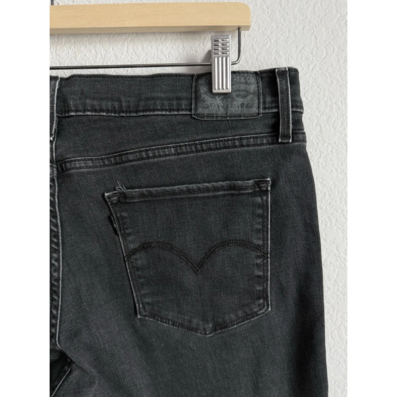 Levi's 311 Women's Shaping Skinny Mid-Rise Tummy Slimming Jeans Black Wash 32x30 - Image 8