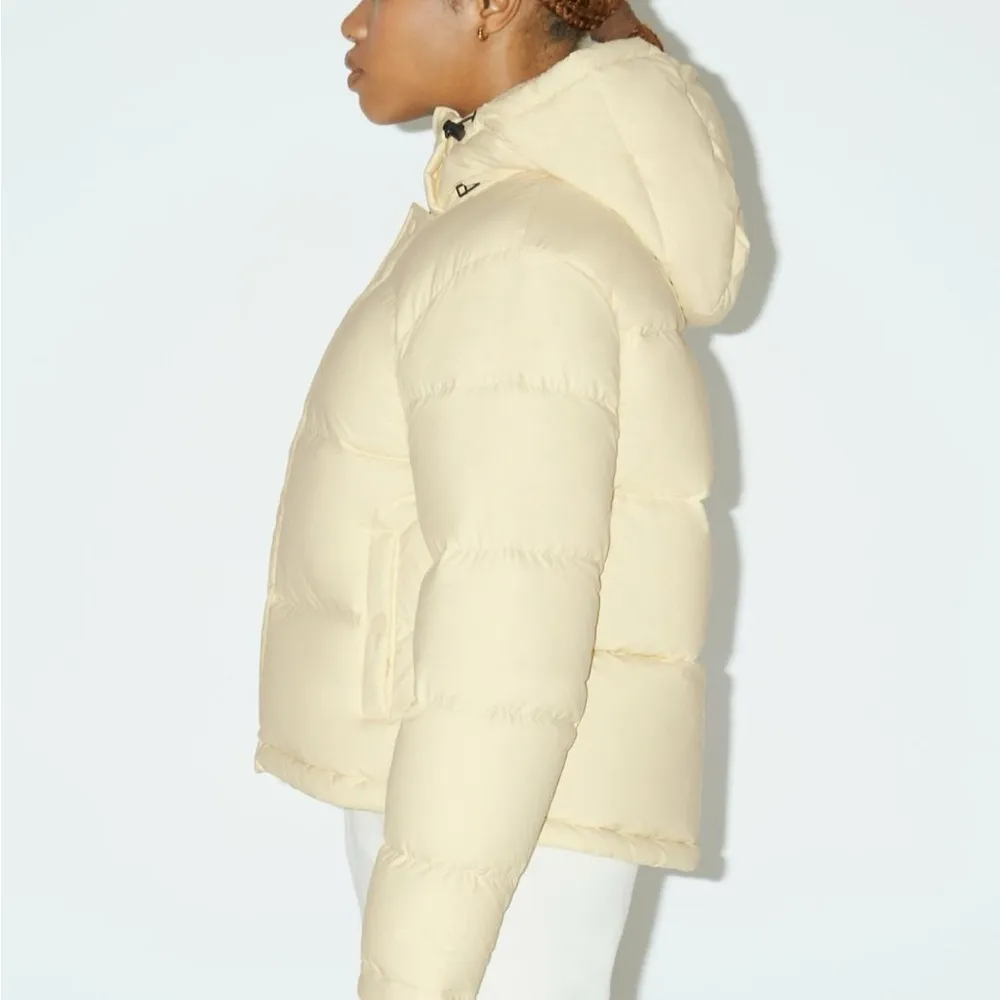 NWOT - Aritzia Super Puff Shorty in Light Yellow size small - Image 9