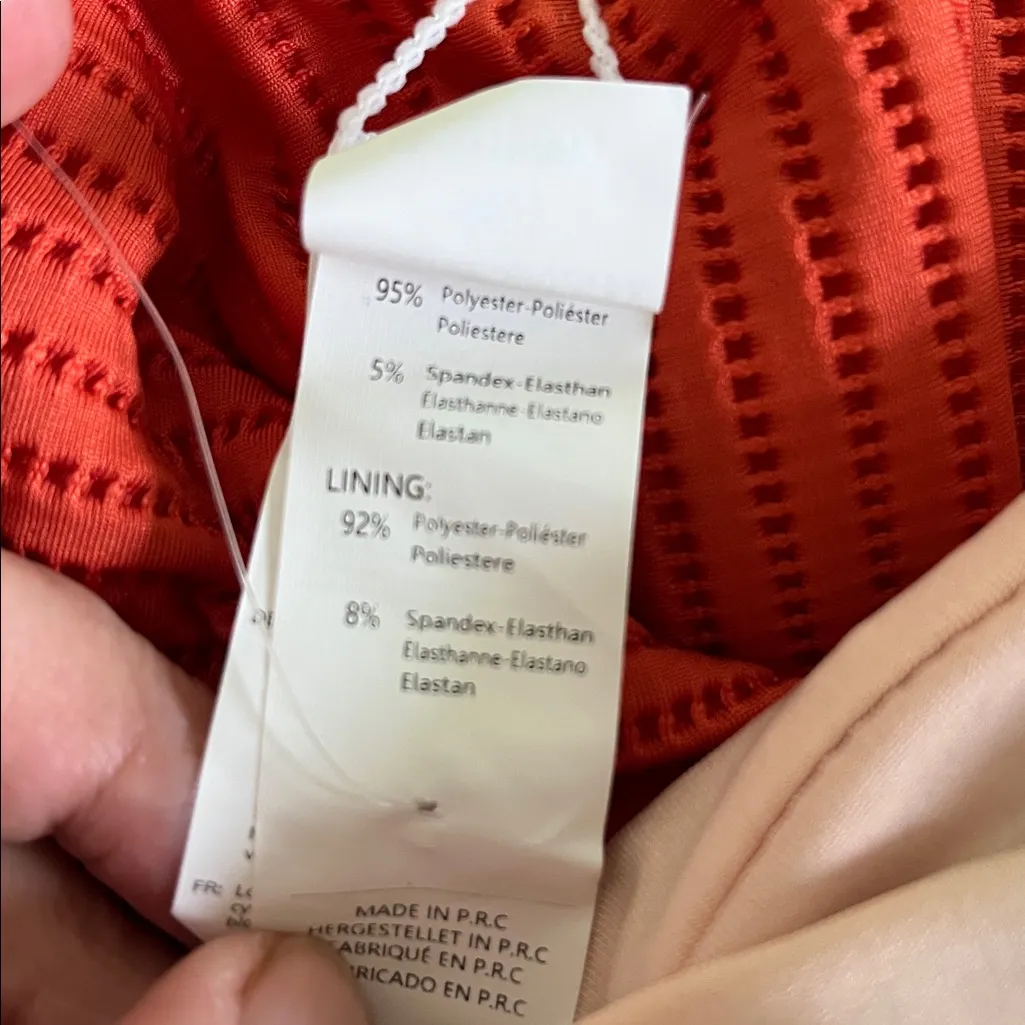 Cupshe Plunging V-neck and a textured, ribbed fabric - Image 4