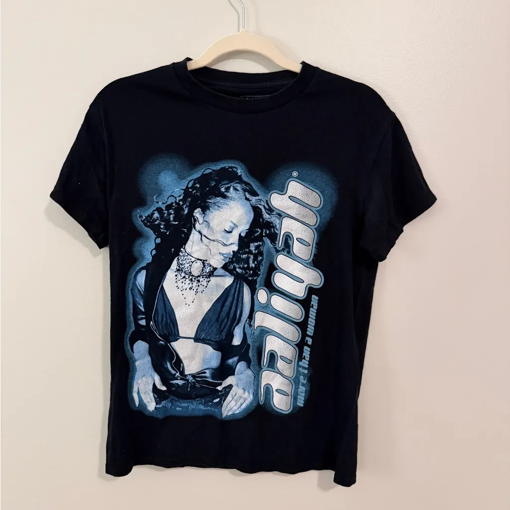 Aeropostale Black and Blue Aaliyah Graphic Tee - Image 2