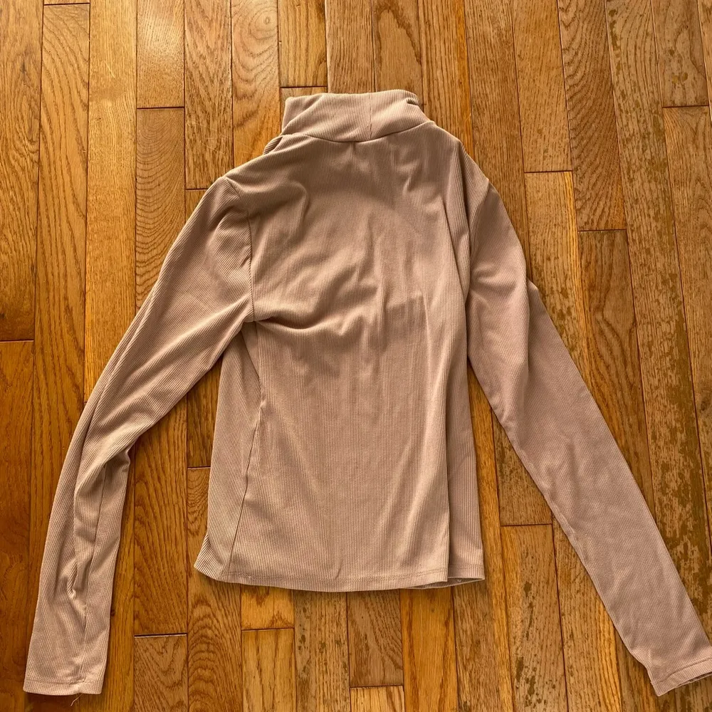 light pink mauve ribbed turtle neck long sleeve - Image 6