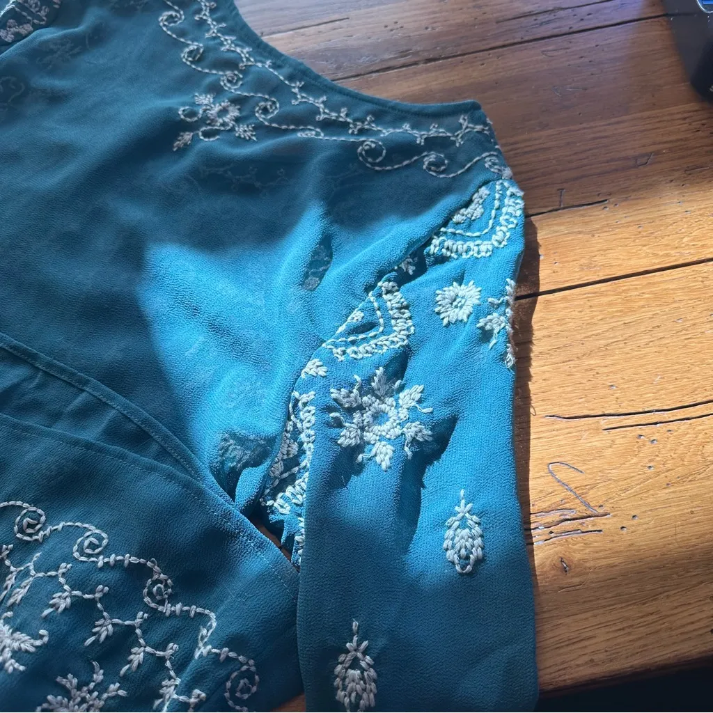 Free People embroidered sheer top size small teal - Image 8