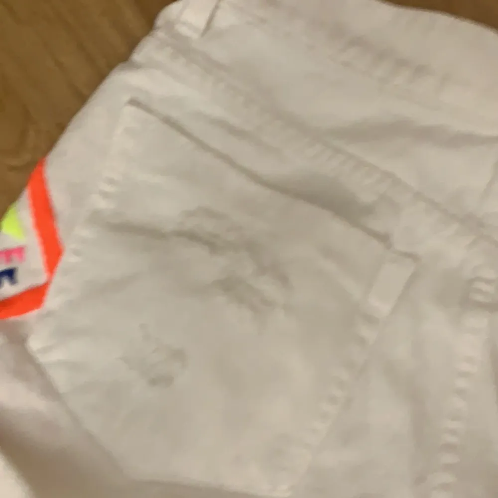 NWT LF Carmar mid rise white neon embroidered shorts - Image 8