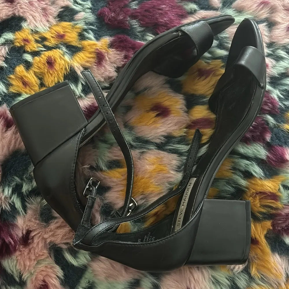 Steve Madden Black Leather Block Heel Sandals - Image 7