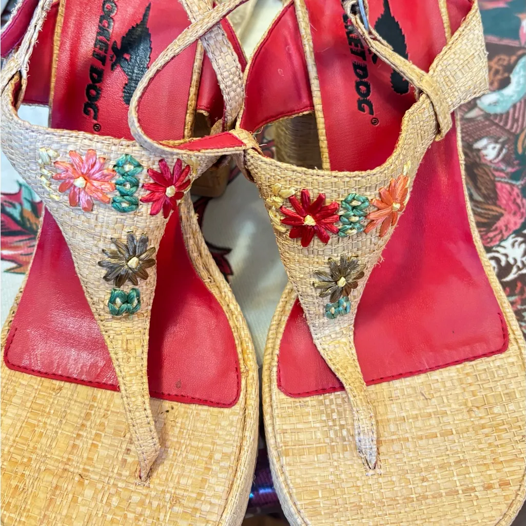 Rocket Dog brand wedges sandals with raffia uppers and floral embellishments. Tan Size 9 - Image 8