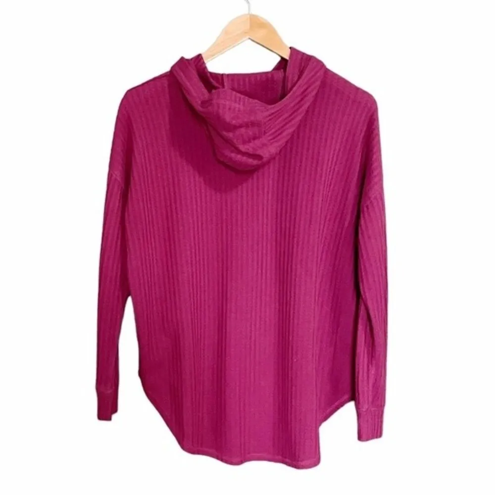 Chaser Waffle Knit Pullover Hoodie Curved Hem Top Raspberry Women’s Size Small - Image 3