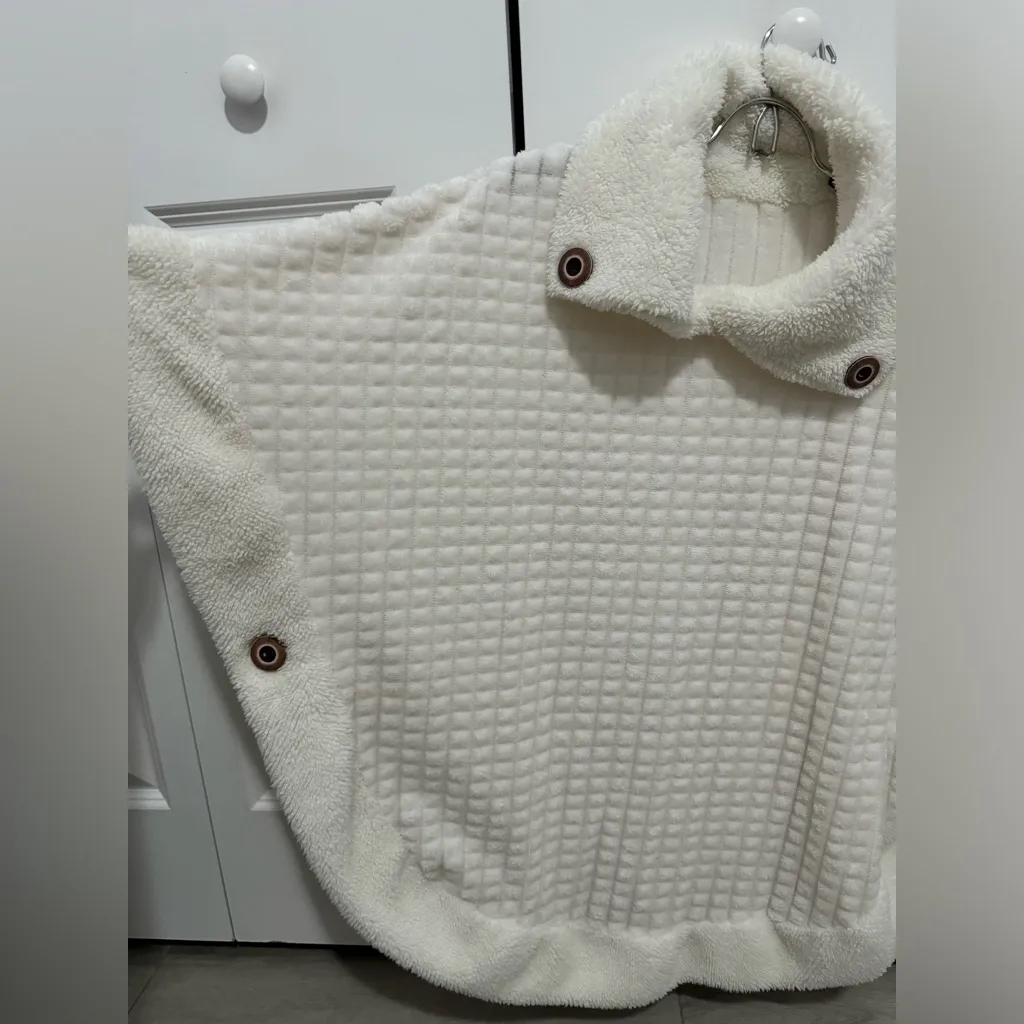 White poncho sweater with cute button detail! Size undefined - Image 3